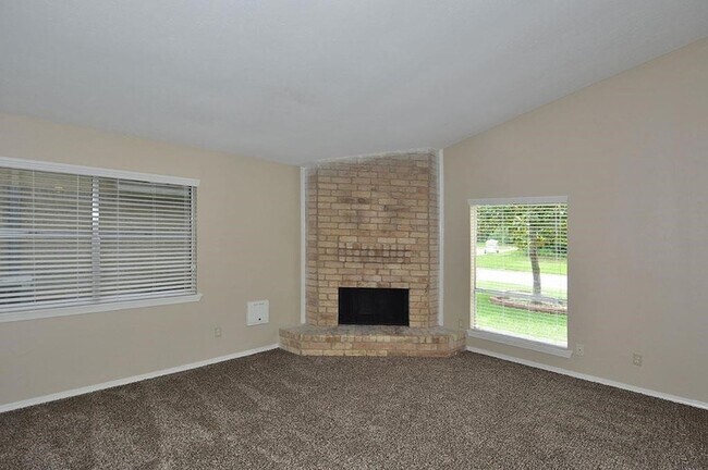 Foto del edificio - 28302 Doverbrook Dr