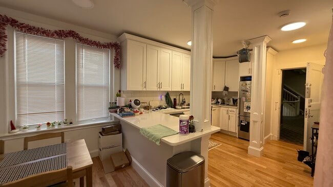 Building Photo - 199 Park Dr