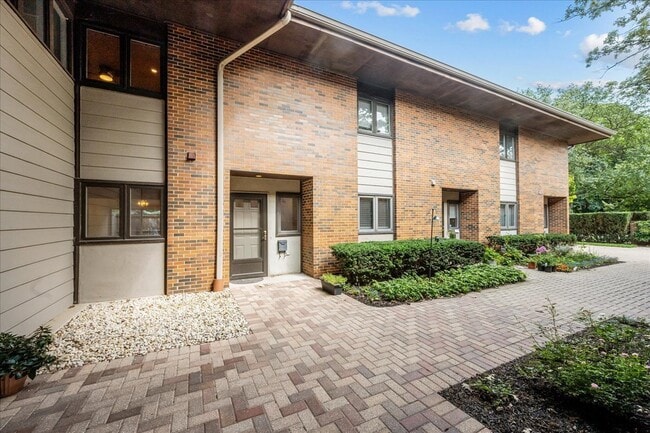 Foto del edificio - 62 E Center Ave