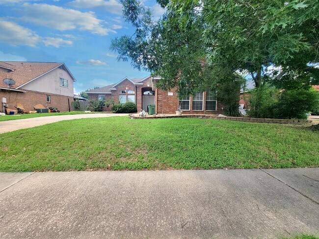 Foto del edificio - 613 Deercreek Ln