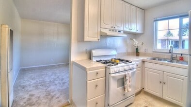 Building Photo - 505 Columbia Ave