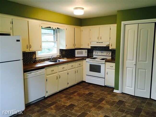 Building Photo - 1405 Arbutus Dr
