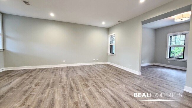Building Photo - 1136 Maple Ave