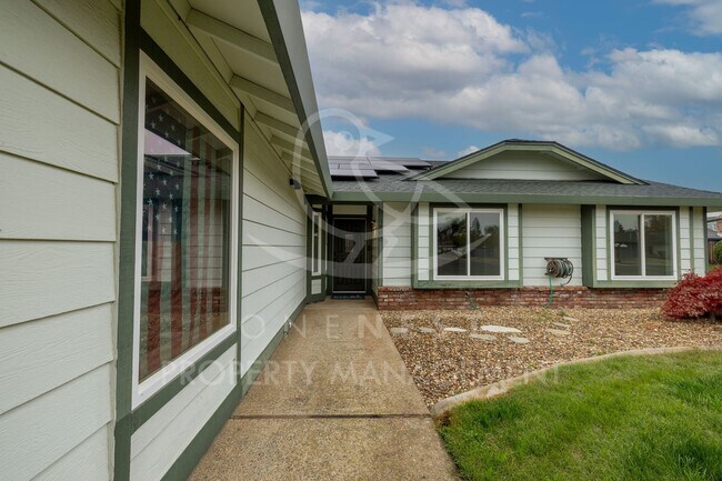 Foto del edificio - Walking distance to Joiner Park; GREAT corner lot home in Lincoln CA