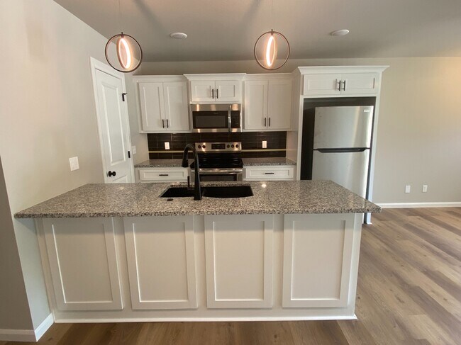 Foto del edificio - 207 E 3rd St