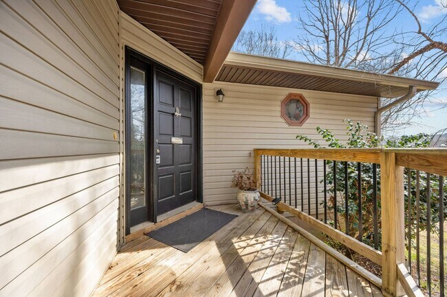 Building Photo - 200 Waterford Dr