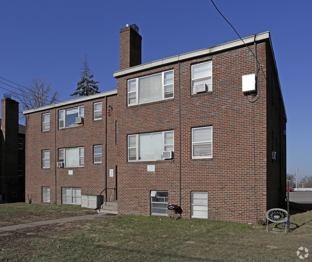 Building Photo - 590 Snelling Ave S