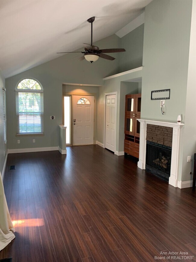 Foto del edificio - 2557 Country Village Ct