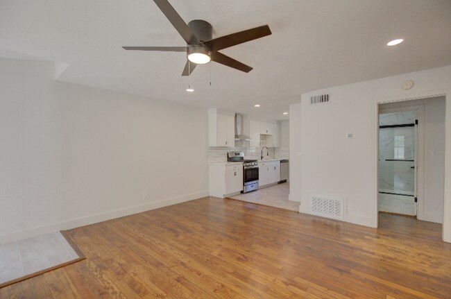 Building Photo - 1341 E 39th St