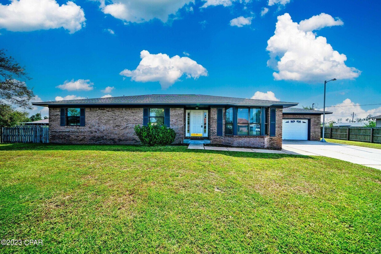 Foto principal - 2422 Thames Dr
