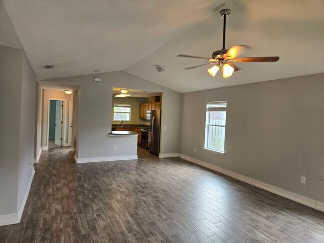Building Photo - Beautiful 3BR/2BA in Savannah Station!