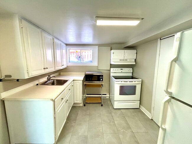 Building Photo - 24 Goodridge St