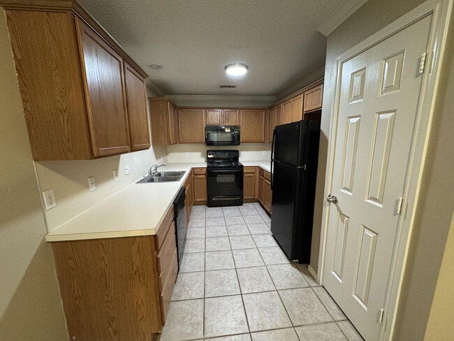 Building Photo - 802 N Englewood Ave