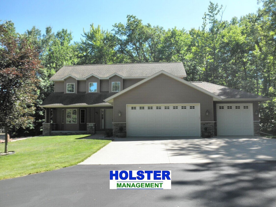Foto principal - Executive 3-Bedroom (plus bonus room) 3 1/...