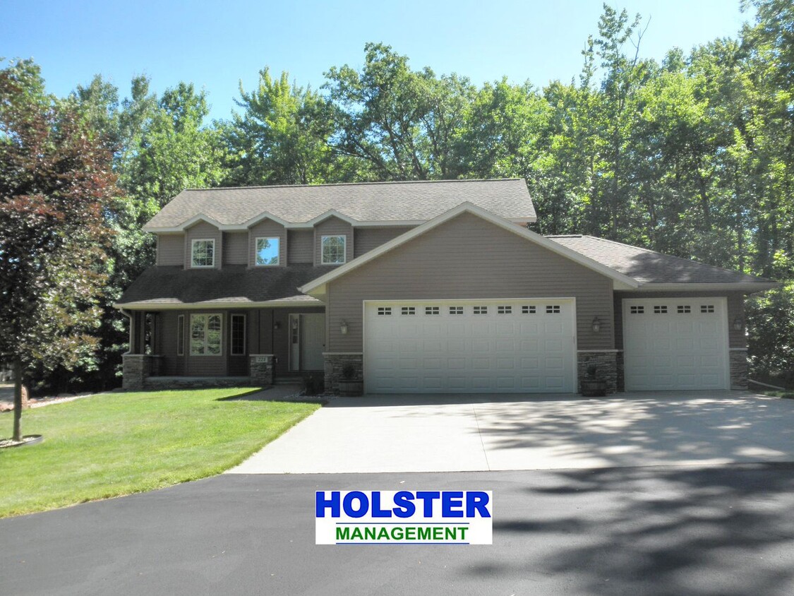 Primary Photo - Executive 3-Bedroom (plus bonus room) 3 1/...