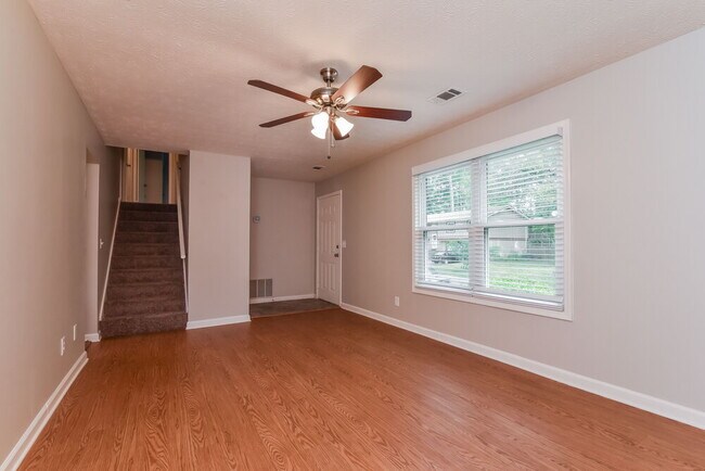 Building Photo - 3939 Valley Brook Rd