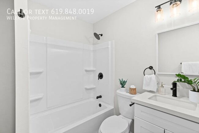 Building Photo - Stunning Studio with Laundry in Unit & Sky...