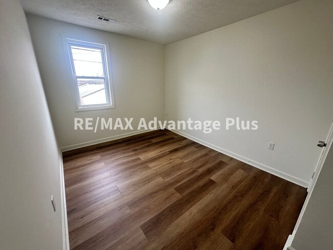 Building Photo - 108 Carter St