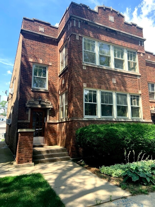 Primary Photo - 6712 N Maplewood Ave