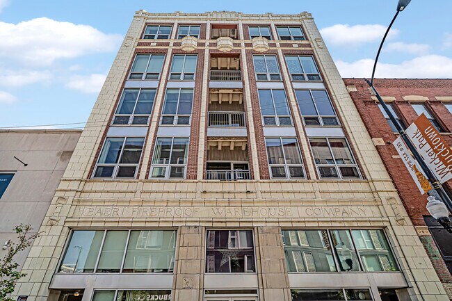 Building Photo - 1927 N Milwaukee Ave