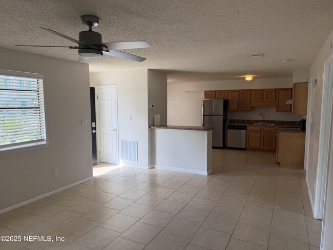 Building Photo - 1335 Violet St