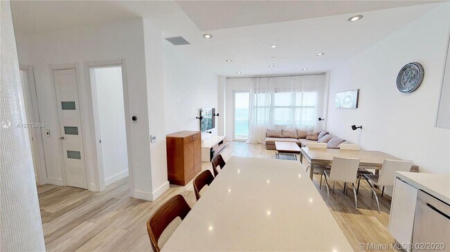 Building Photo - 3725 S Ocean Dr