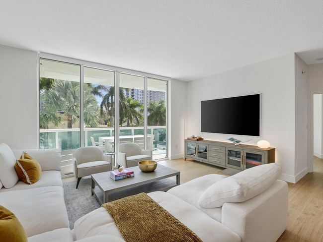 Foto del edificio - 347 N New River Dr E