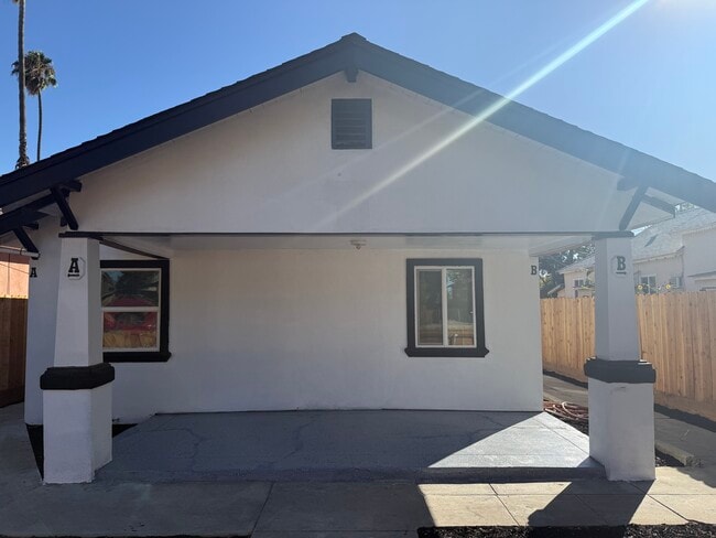 Building Photo - 1015 4th St
