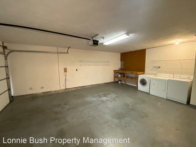 Building Photo - 3 br, 3 bath House - 2300 Merry Oaks Court