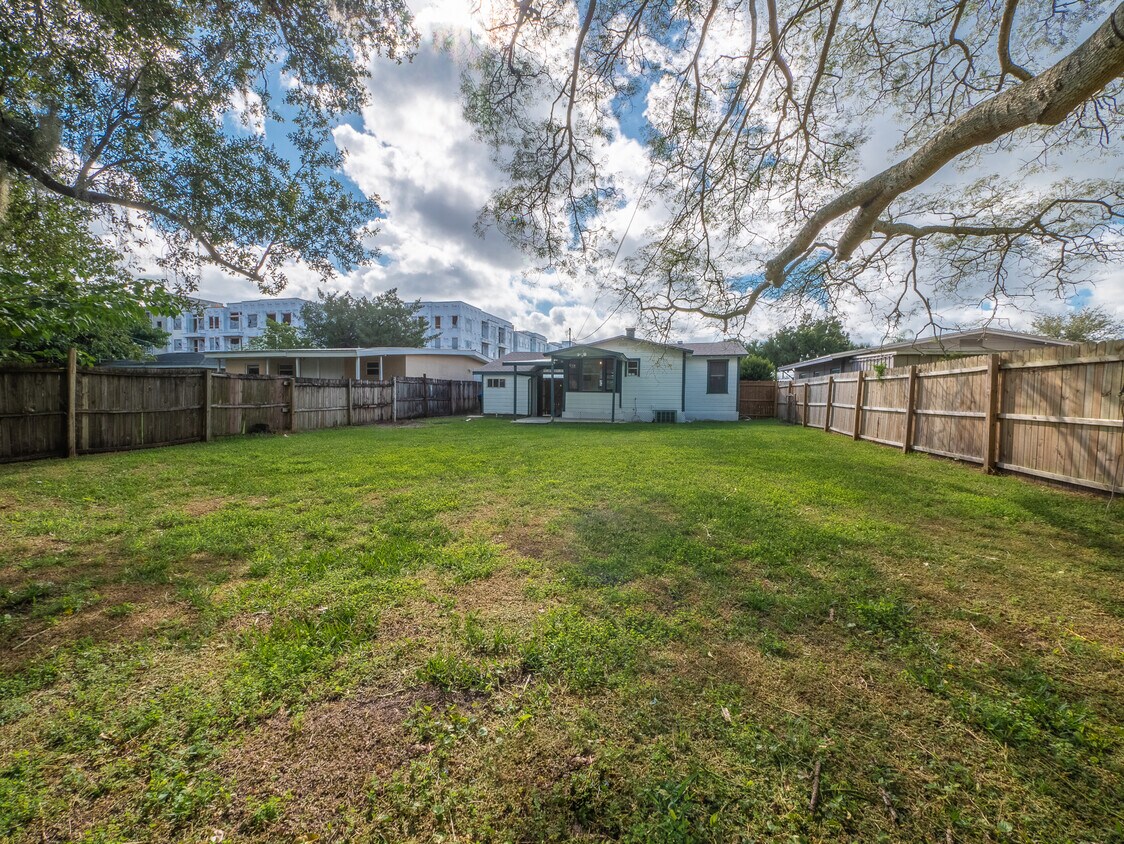 Spacious Fenced in Backyard - 1921 Oglesby Ave