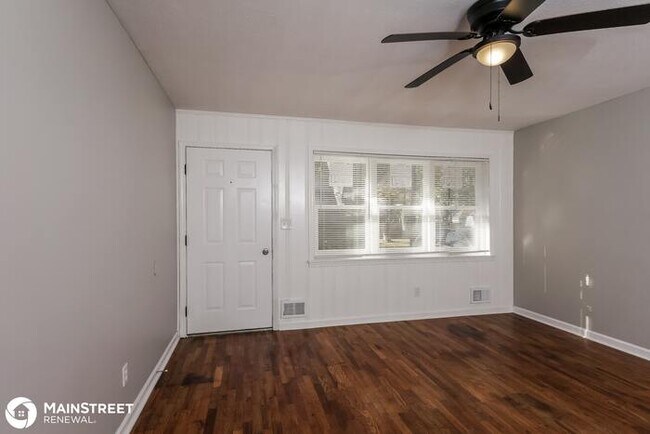 Foto del edificio - 3807 VANGUARD DR, LOUISVILLE, KY 40229