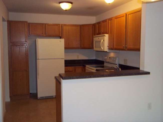 Building Photo - 2 br, 2.5 bath Apartment - 100 Horseshoe Loop