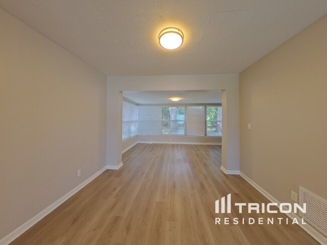 Building Photo - 1475 Sandy Ln