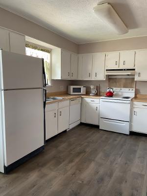 Kitchen - 216 Rose Ln