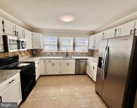 Building Photo - 4202 Applegate Ln