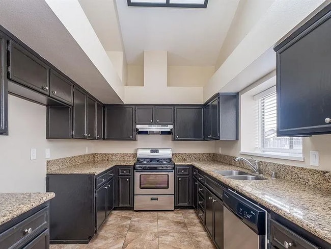 Building Photo - Gorgeous 2 Story Home Fully Upgraded – Move-In Ready!- 4 bedroom 3 bath