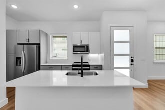 Building Photo - 1438B Forward Dr