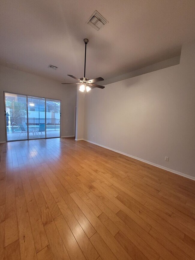 Foto del edificio - Amazing Renovated 4 bed 3 bath in Davenport
