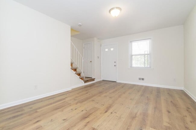 Building Photo - 3033 Seamon Ave