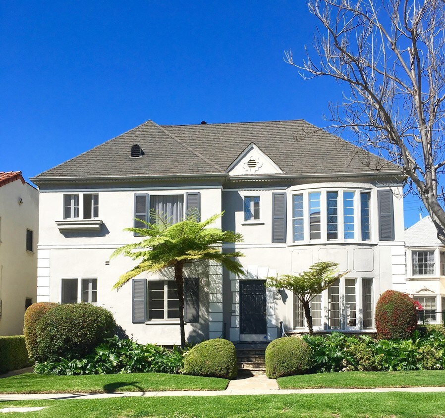 Primary Photo - 225 S Elm Dr