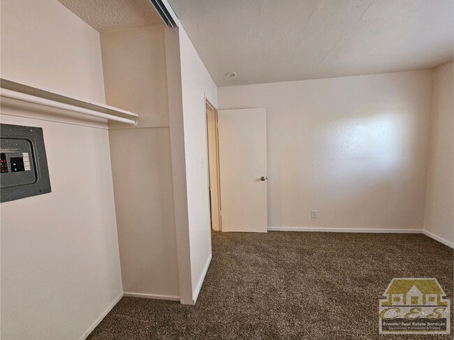 Building Photo - Valle Vista 4 plex - Vallejo