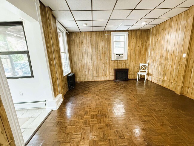 Foto del edificio - 14 Beacon Ave