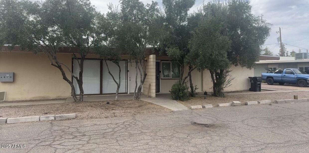 Primary Photo - 2034 W Cactus Rd