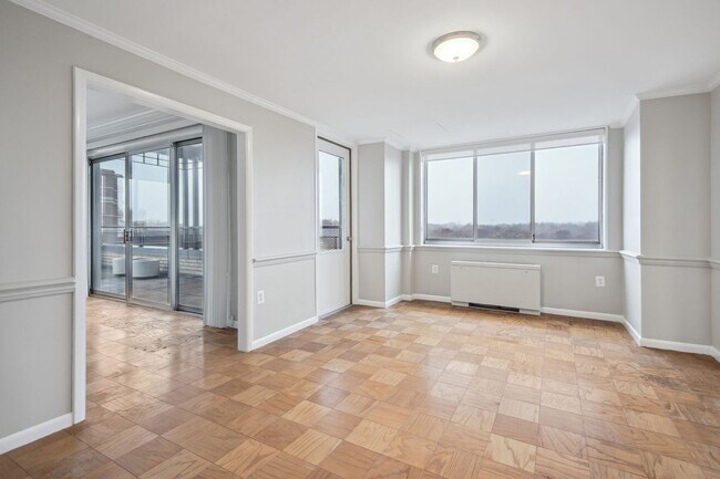 Building Photo - Fabulous Penthouse Apartment with Parking ...