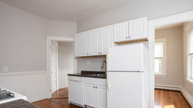 Building Photo - 117 Columbia St