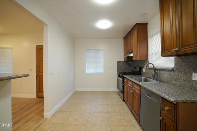 Foto del edificio - 1038 Western Ave