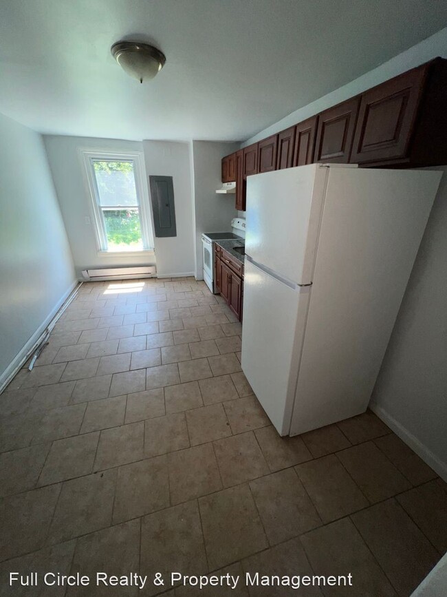 Building Photo - 2 br, 1 bath House - 152 Chestnut Street E...