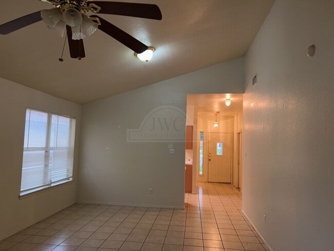 Building Photo - 1604 Grey Fox Trail