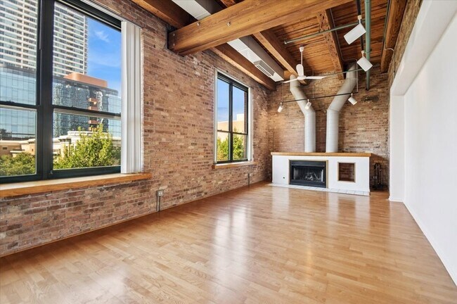 Foto del edificio - 1727 S Indiana Ave