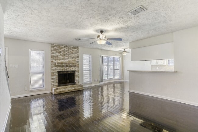 Foto del edificio - 7003 Oak Bough Dr